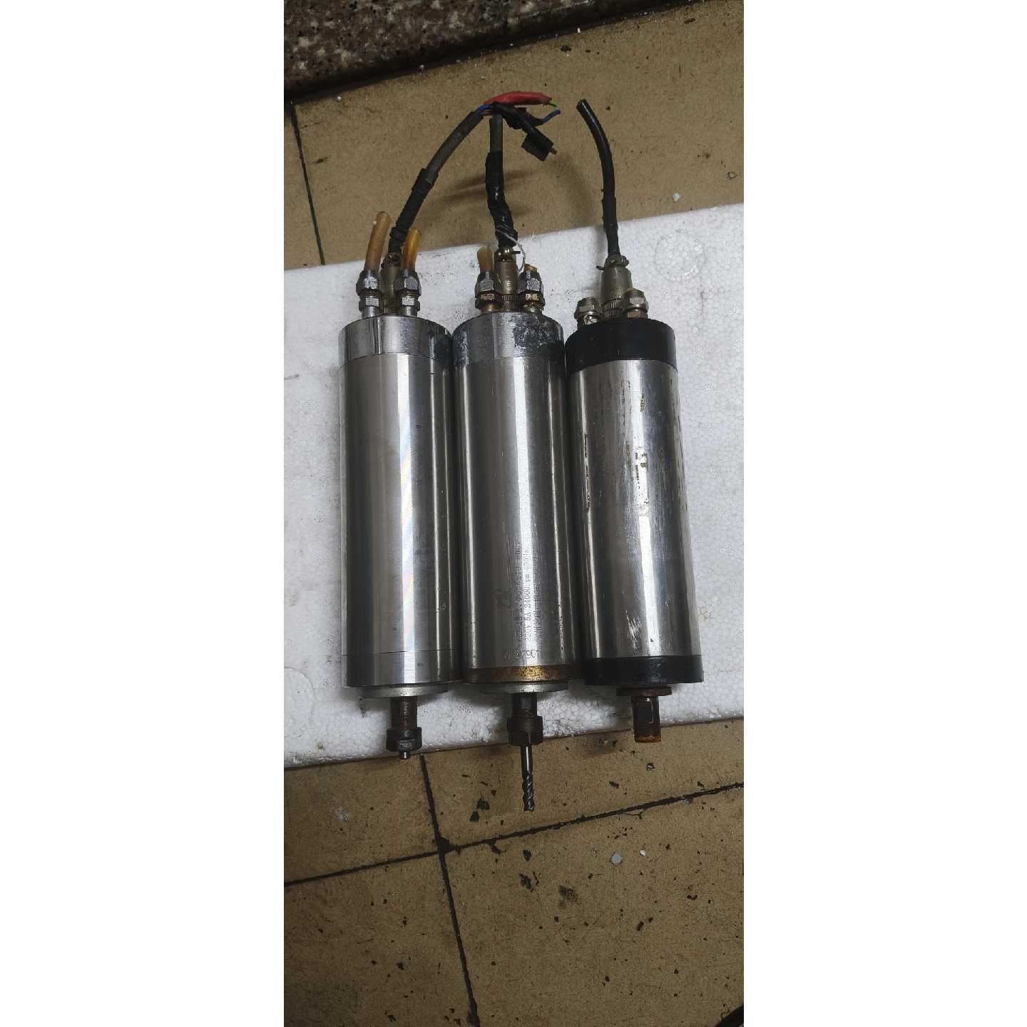 议价二手主轴雕刻机主轴电机，800W，有3个，轴承转动顺畅的，实