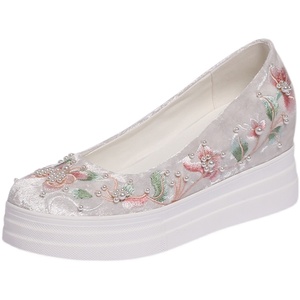 女单鞋运动时尚休闲鞋文艺汉服鞋仿珍珠绣花鞋内增高厚底高跟7cm