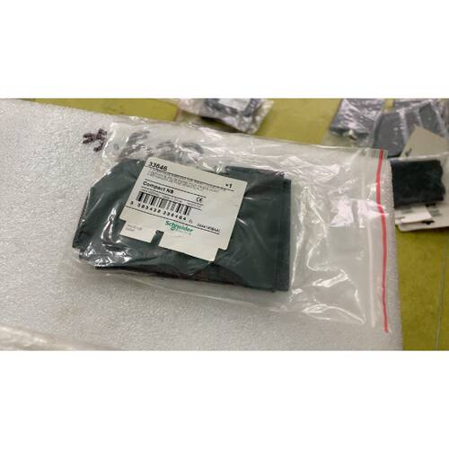 询价下单全新施耐德断路器用Compact NS相间隔板，型号：