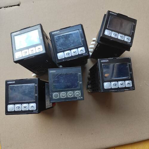 【询价】温控器E5CZ-Q2MT/R2MT，成色如图所示，适用