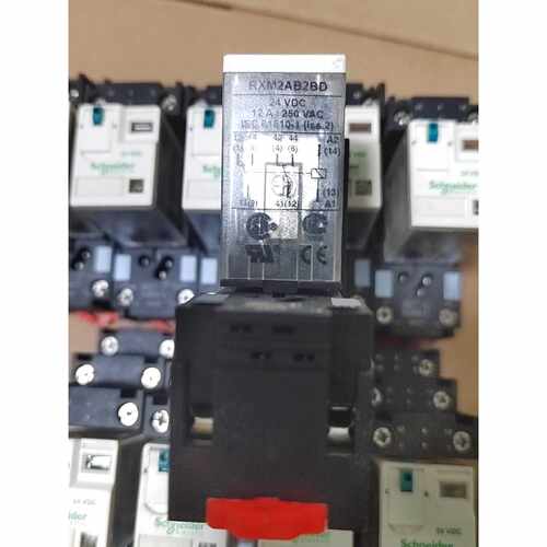 议价继电器RXM2AB2BD底座RXZE2S108M维修