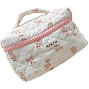 粉色小熊化妆包女新款手提化妆品收纳包便携随身大容量旅行洗漱包