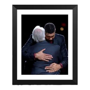 邓肯拥抱波波维奇经典照片相框马刺队周边 邓肯摆件球迷礼物桌摆