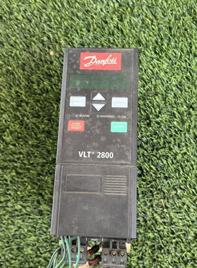 询价-VLT2803P变频器0.75kw单相220v，实物