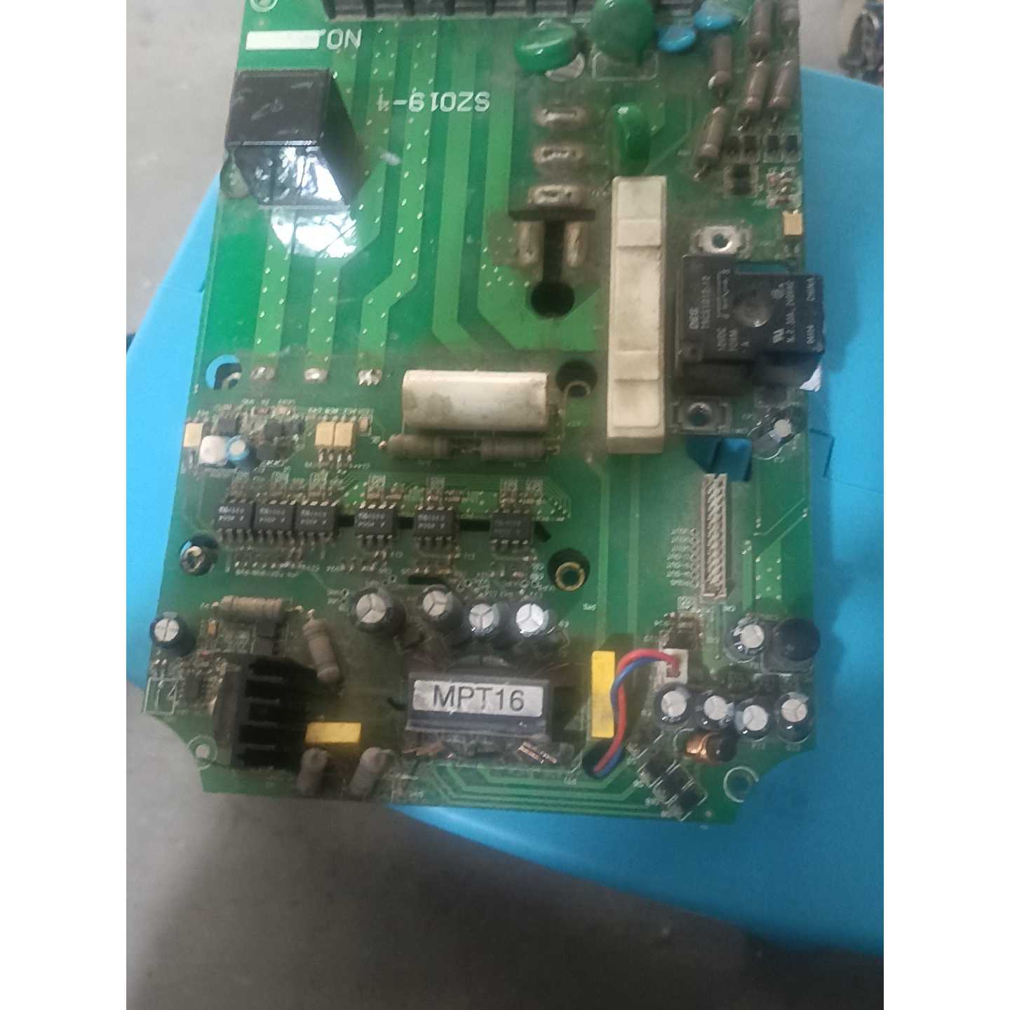 议价三菱变频器驱动板SZ019-4，拆机成色如图，轻使用痕迹，