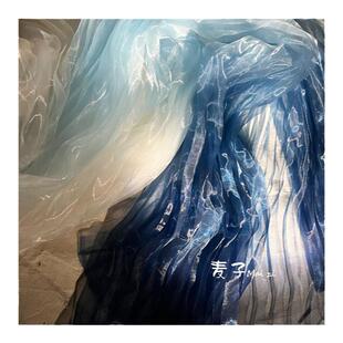 蓝色渐变风琴褶镭射欧根纱水光纱压褶礼服布料 diy原创设计师面料