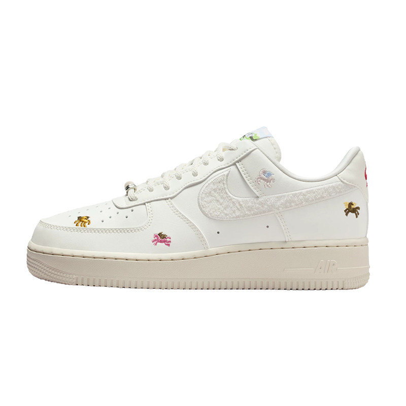 NikeAirForce1低帮板鞋女款