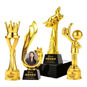 金灿灿的比赛奖杯一个也是批发