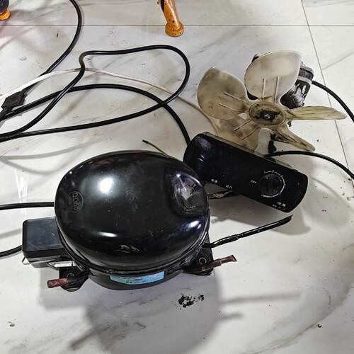 【请询价】霓虹压缩机 QD65H 自己家冷工作台拆的一套，压缩机