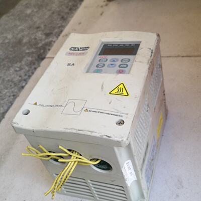溢价-三基SANCH变频器SA-4022变频器380V2.2KW,