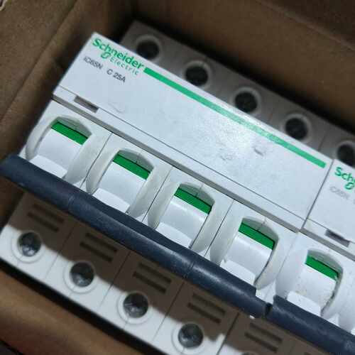 {议价}4P C 25A iC65N C 25A有500个，装