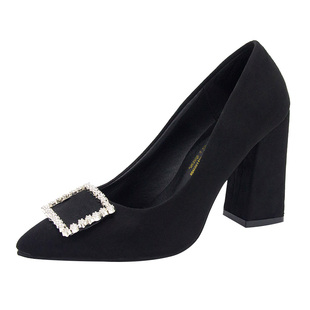 粗跟单鞋女2025春季新款百搭中跟水钻尖头鞋子职业黑色绒面高跟鞋