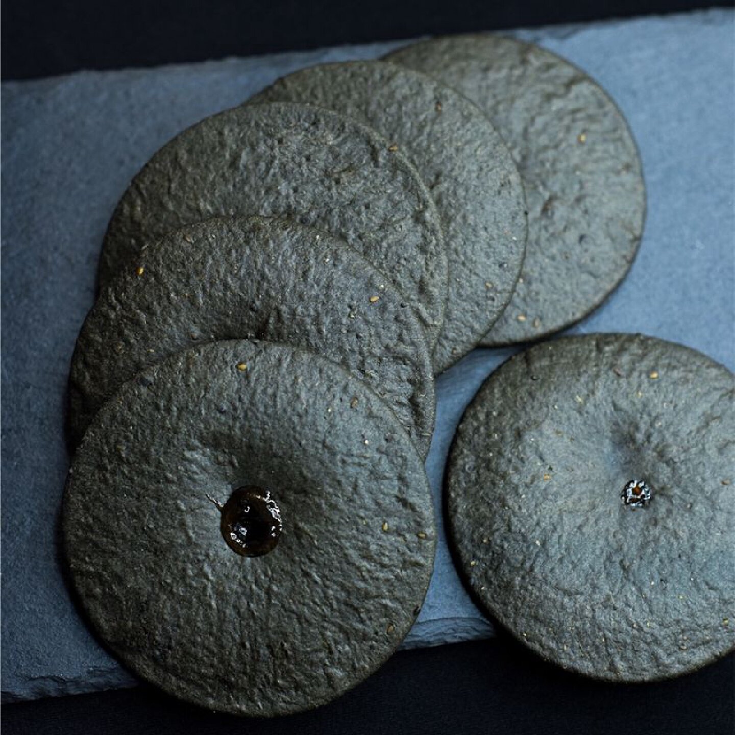 五黑粗粮饼肚脐饼韧性饼干代餐健康零食糕点250g