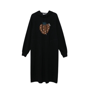 MOVEUP幻走2025秋季新款.FUN系列连帽草莓贴布绣口袋针织连衣裙