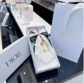 Rectangular small gift box comes with a carrying bag measuring approximately 20 * 9 * 4.3cm. The box cover is covered with ribbon adhesive. If you need to tie it yourself, please leave a note