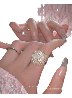 轻奢超仙水晶花朵戒指女2026年新款潮高级气质冷淡风精致食指夏季