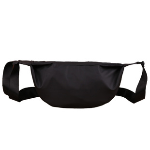 单肩包男款上班通勤饺子包男士休闲斜挎包简约大容量运动背包防水