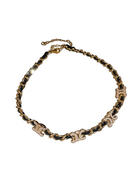 Me物论 贵气小香风黑编织皮革手链珍珠双C耳钉字母choker颈链套装