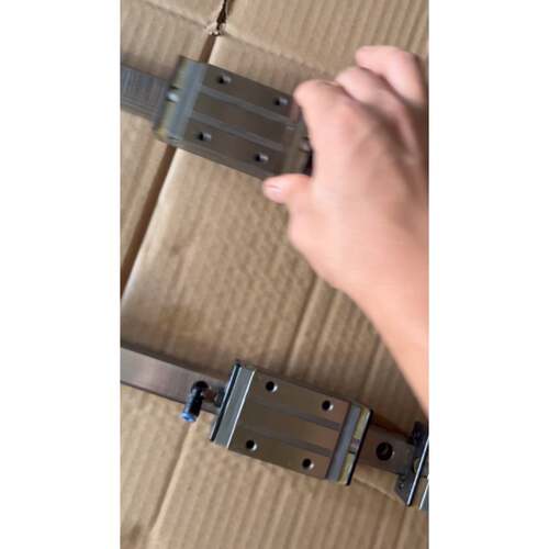 询价-NSK滑块S25，轨长1420mm，组合高度33mm，状态好
