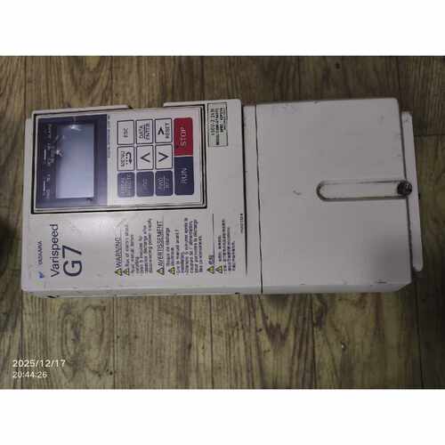 询价安川2.2KW变频器CIMR-G7A42P2 成色如图，原相