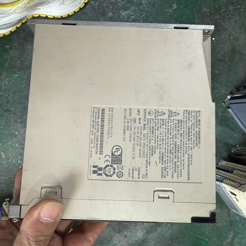 议价Yaskawa Drives Sgd7s-2R8a10a002 400W Power Three-Phase适