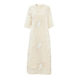 新中式改良版旗袍2026新款夏季复古国风V领文艺A字苎麻刺绣连衣裙