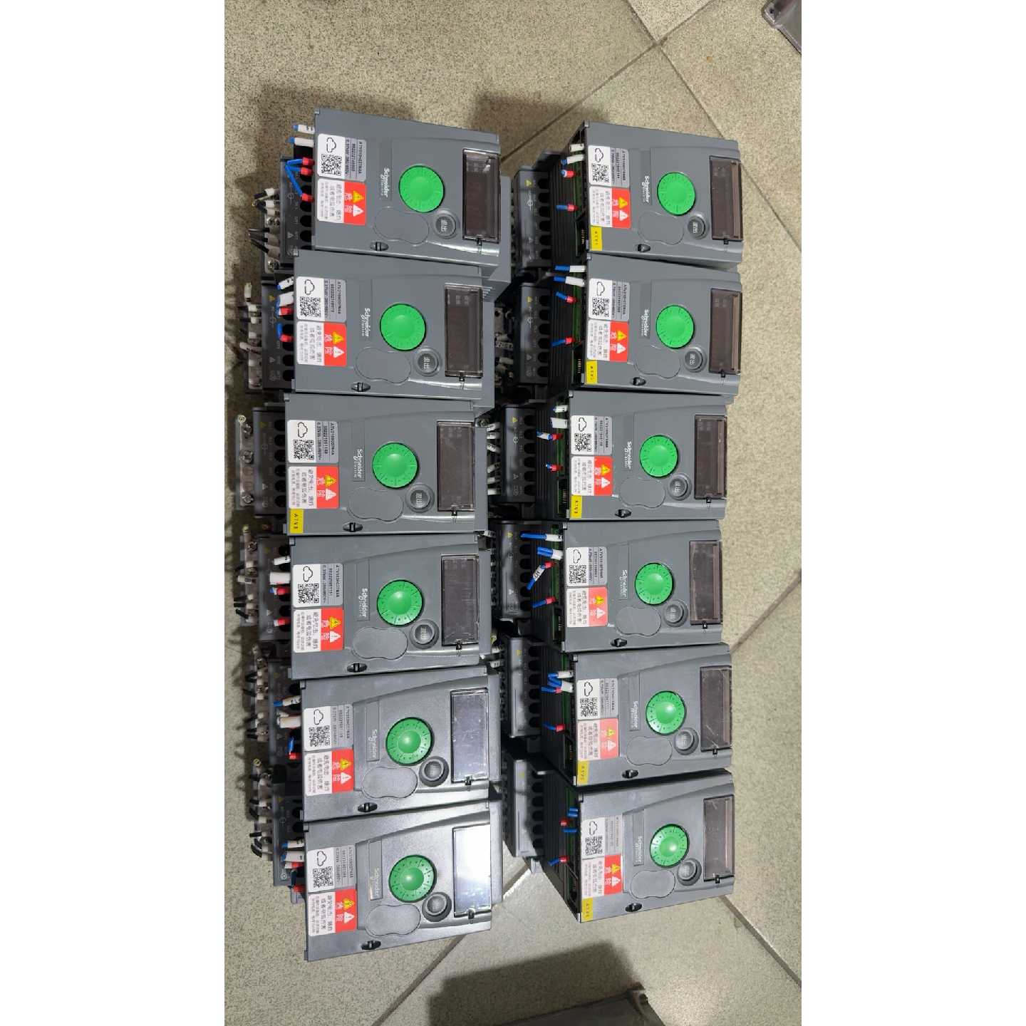 施耐德变频器ATV310H037N4A0.37KW380议价