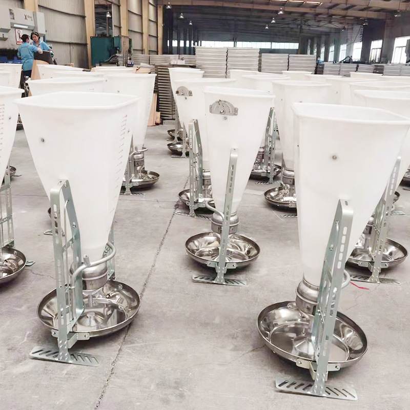 猪用干湿自动下料喂料器猪场用食槽  塑料桶水料混合/分离食槽