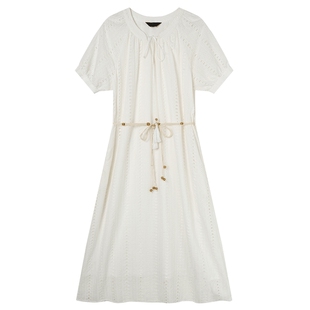 白鹿语宽松慵懒气质镂空纯色连衣裙25夏新款度假风温柔收腰长裙