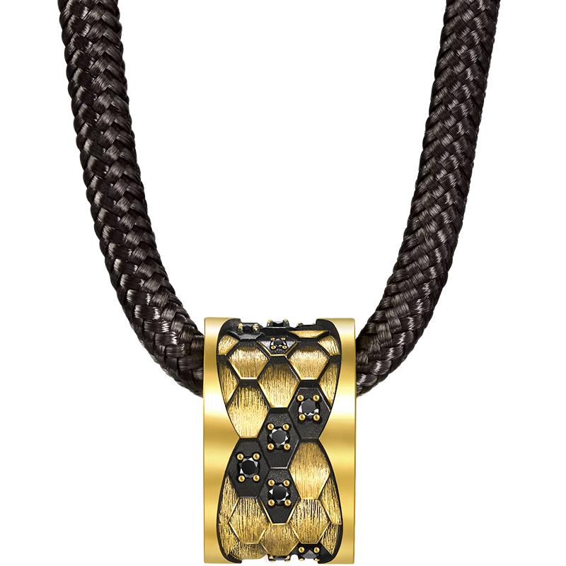 周生生黄金NOIR酷黑系列足金镶嵌黑钻(处理)本命年蛇纹项链95498Z