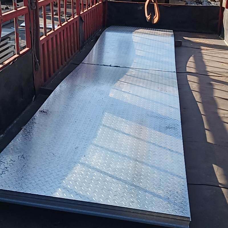 山东镀锌花纹板 扁豆花纹板 踏步板  热镀锌板 3.75*1250 可零售