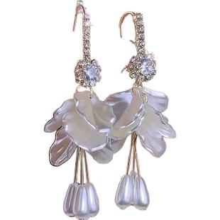 长款贝壳珍珠花瓣耳坠轻奢高级感流行时尚耳钩超仙小众设计耳饰女