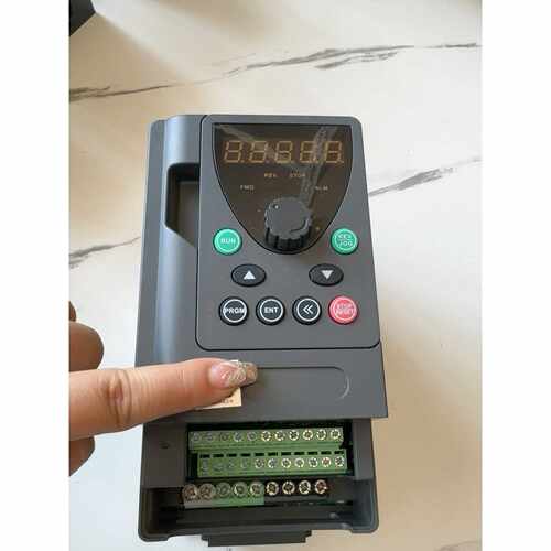 Y500-XS0022G3 变频器2.2kw