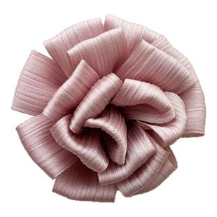 立体花朵布艺胸针小香风黑色简约高级感毛衣西装胸花别针服装配饰