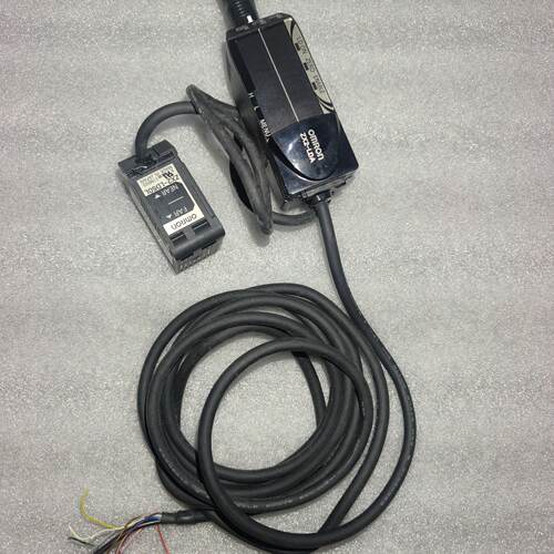 OMRON欧姆龙激光位移传感器 ZX2-LD50LZX2-