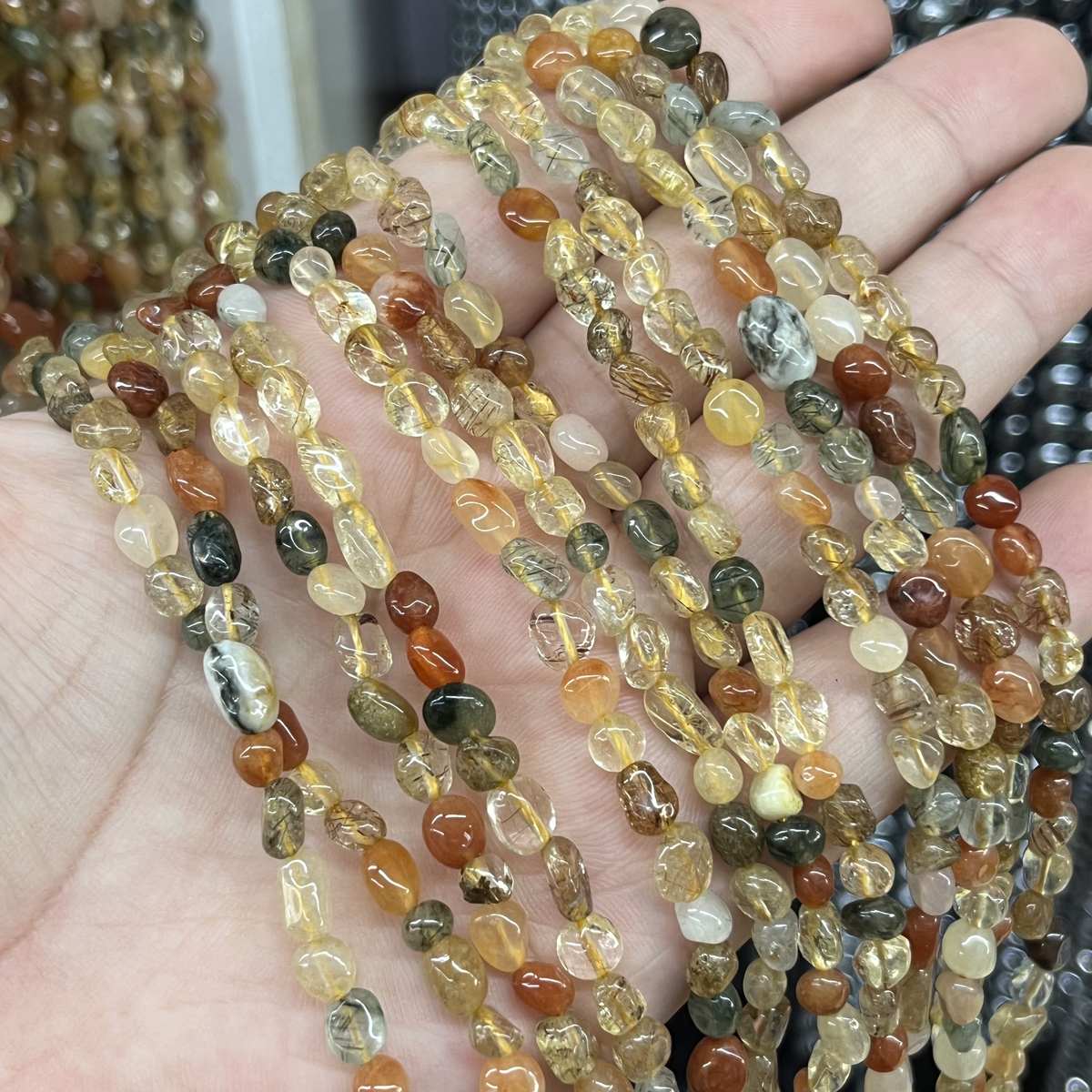 4-6mm不规则原石彩发晶随型散珠油润冰透半成品一条38厘米长配珠