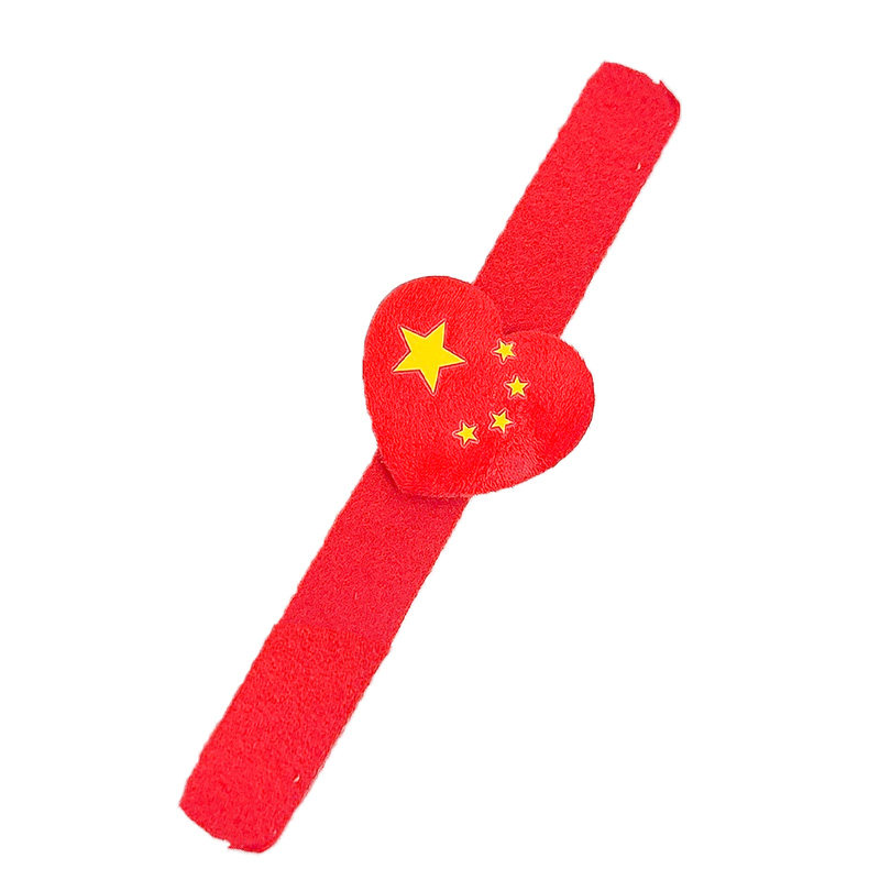 国庆节儿童表演爱国手环啪啪圈