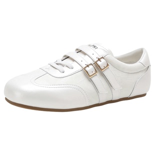 达芙妮德训鞋2026春季新款纯色百搭平底不累脚日常休闲板鞋子女款