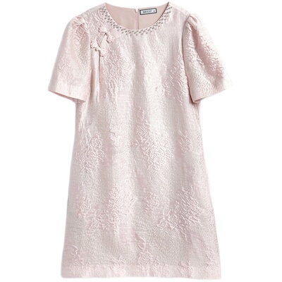 MIUCO粉色提花少女中式斜襟盘扣钉珠泡泡袖微茧H版连衣裙