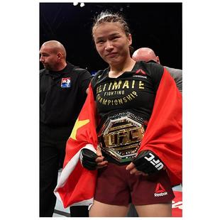 UFC张伟丽海报MMA综合女子格斗肌肉拳击明星写真墙贴壁纸装饰挂画
