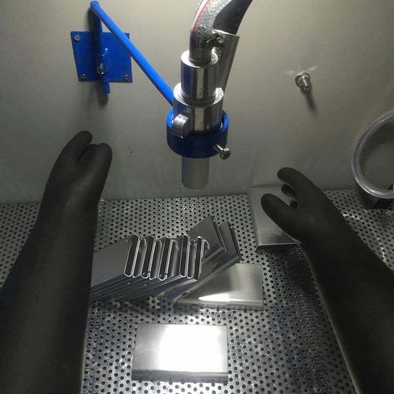 厂家批发箱式手动喷砂机小型手动除锈干式喷沙机五金模具喷砂机