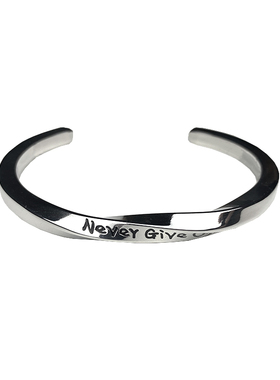 钛钢手镯重工质感刻字母机能风简约百搭款港风潮牌手环饰品不褪色