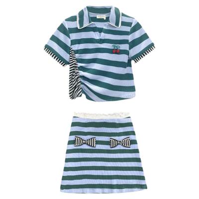 条纹针织衬衫半裙套装