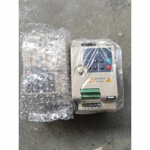 变频器300F-T4-00R7-BA，带膜已，全新的还有—议价