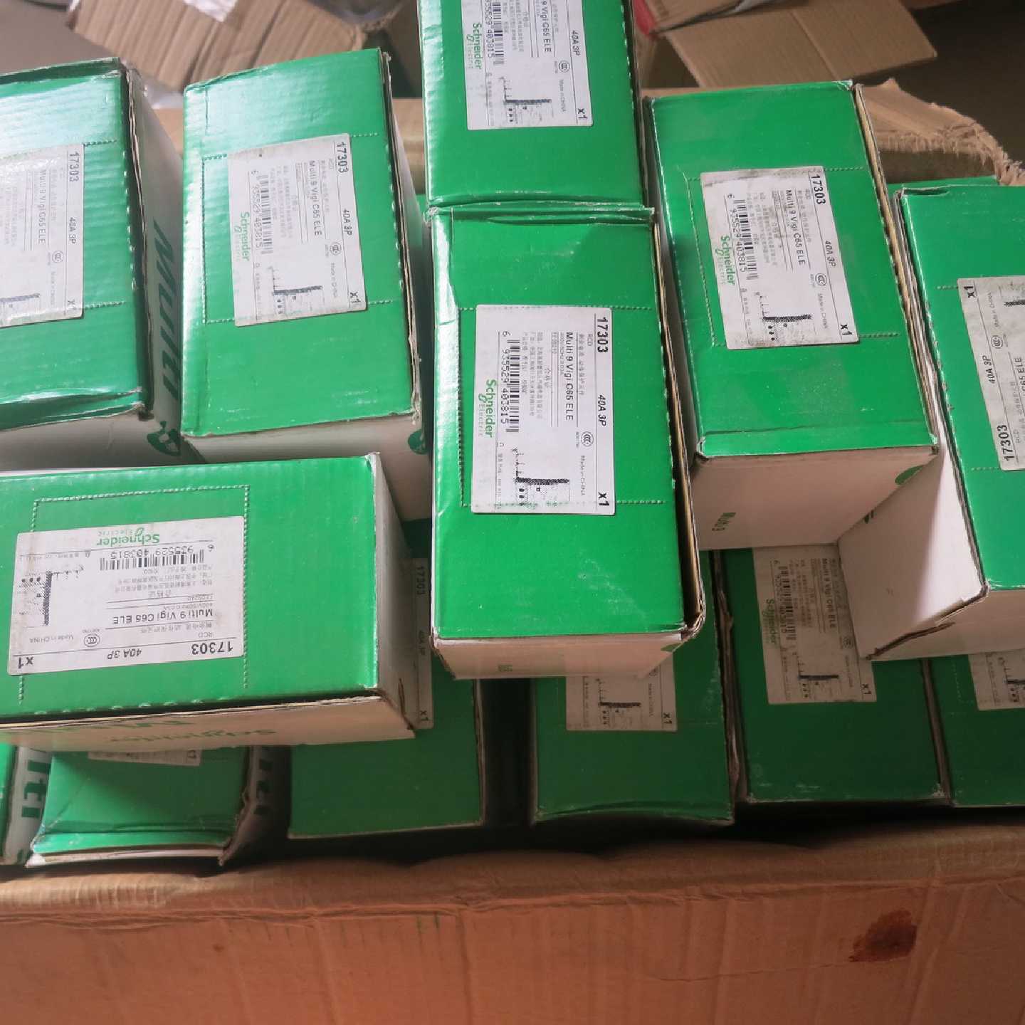 议价施耐德全新原装正品 Multi9 vigi C65 ELE 17303 3P 40A 现货 - 实物图