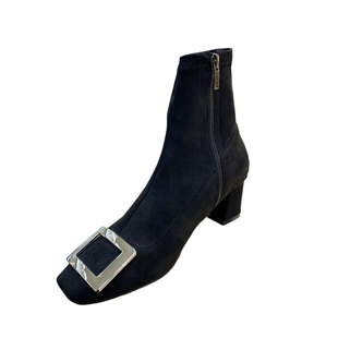 小池在首尔2024年冬季新款绒面金属方扣粗跟百搭显瘦短靴瘦瘦靴女