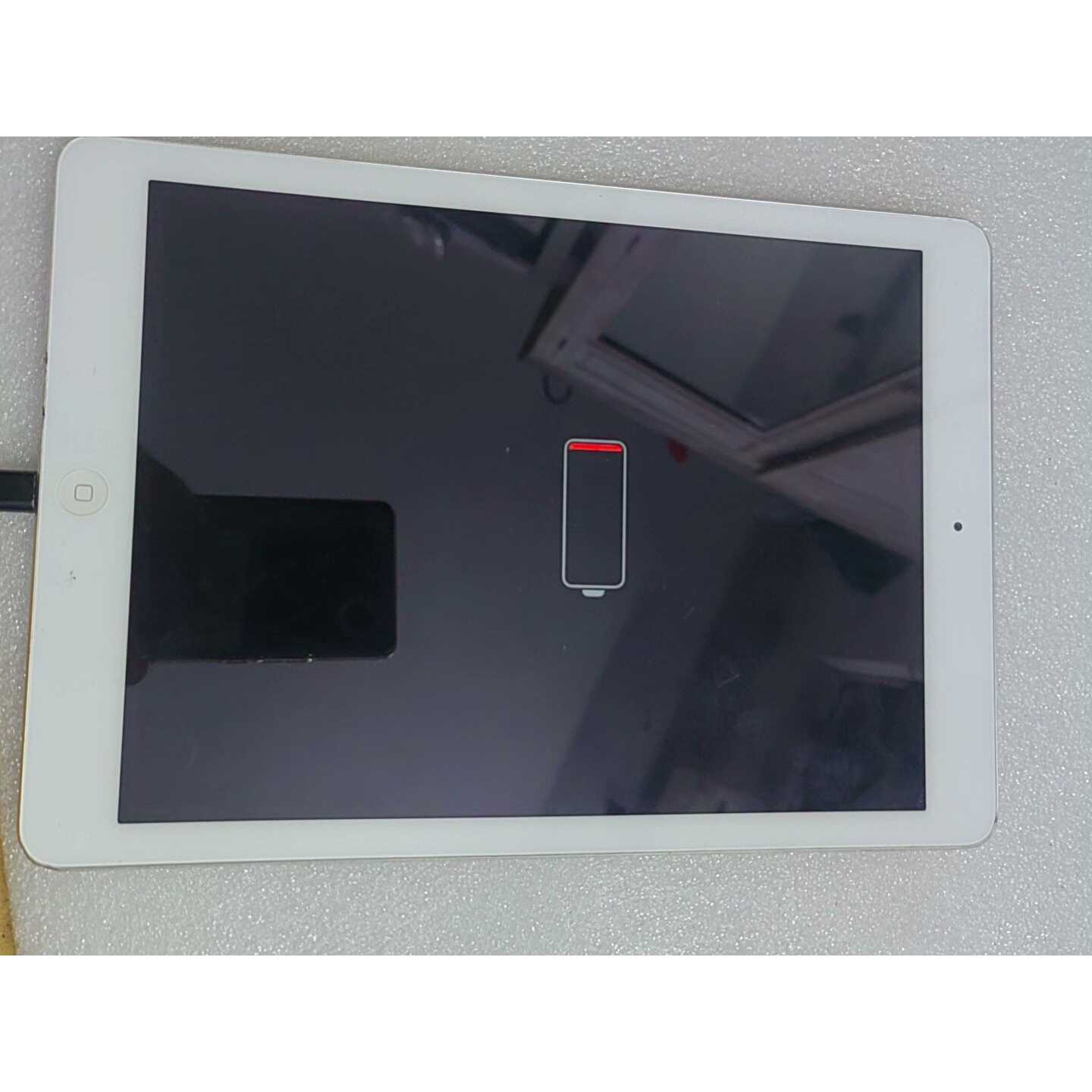 议价iPadair1A1474收回来的充不进电配件出可维修