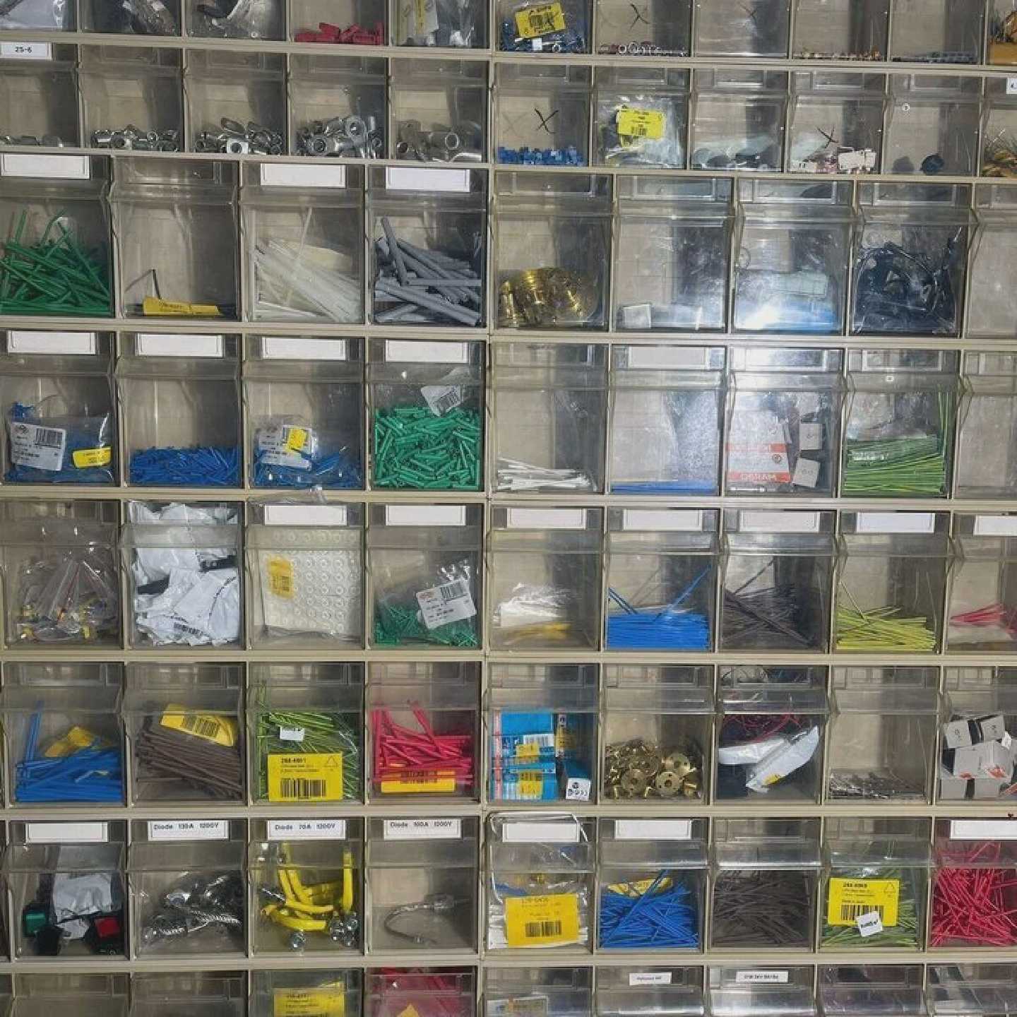 POSTEN Elektrozubehr Batterien Kondensatoren Schalter Stecke - 实物图