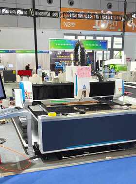 光纤激光切割机 不锈钢碳钢板材切割设备 钢板3015B切割机