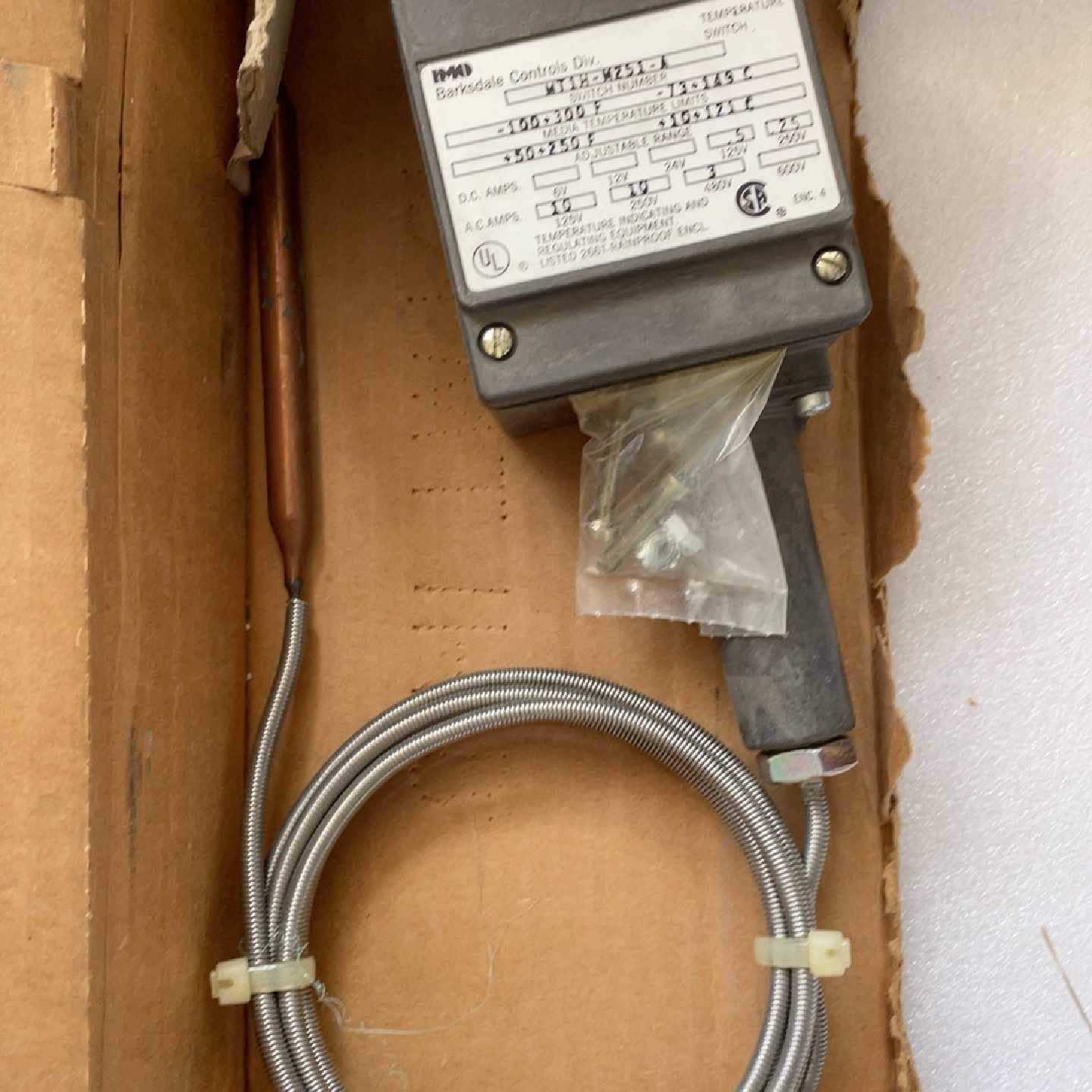 【请询价】ARKSDALE温度开关 MT1H-H251-A，全新末用 - 实物图